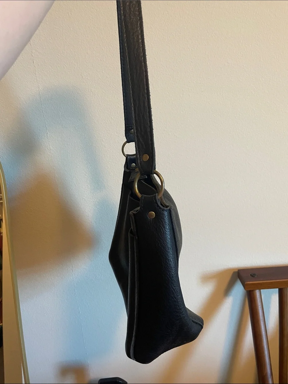 Portland Leather Black Pebbled Leather Triangle Shoulder Bag - Picture 4 of 7